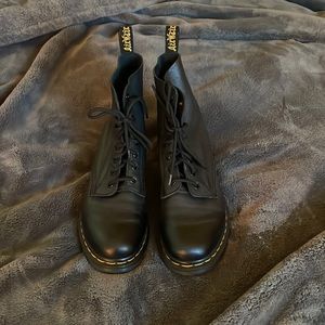 dr. martens 1460 pascal boots